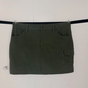 Eddie Bauer Quick Dry Cargo Pocket Skirt in Army Green EUC